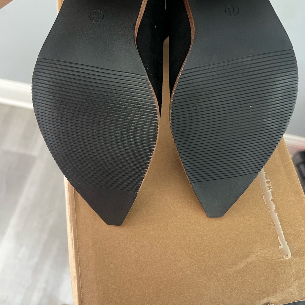 Chic Black Suede Ankle Booties - Picture 7 of 9